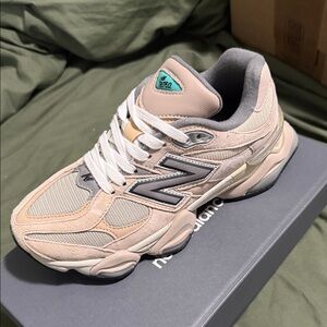 New Balance 9060 SEA SALT Women's Cream and Gray Sneakers